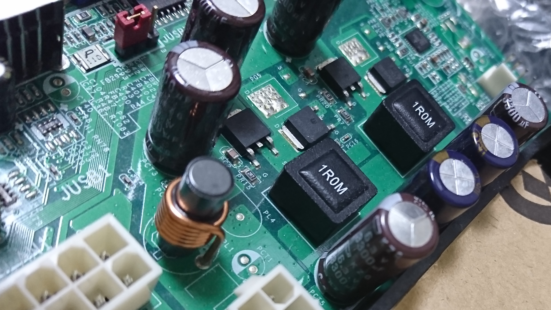 電解コンデンサー